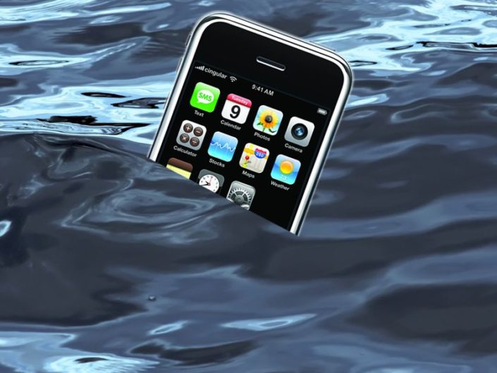 После воды не работает сенсор на iphone