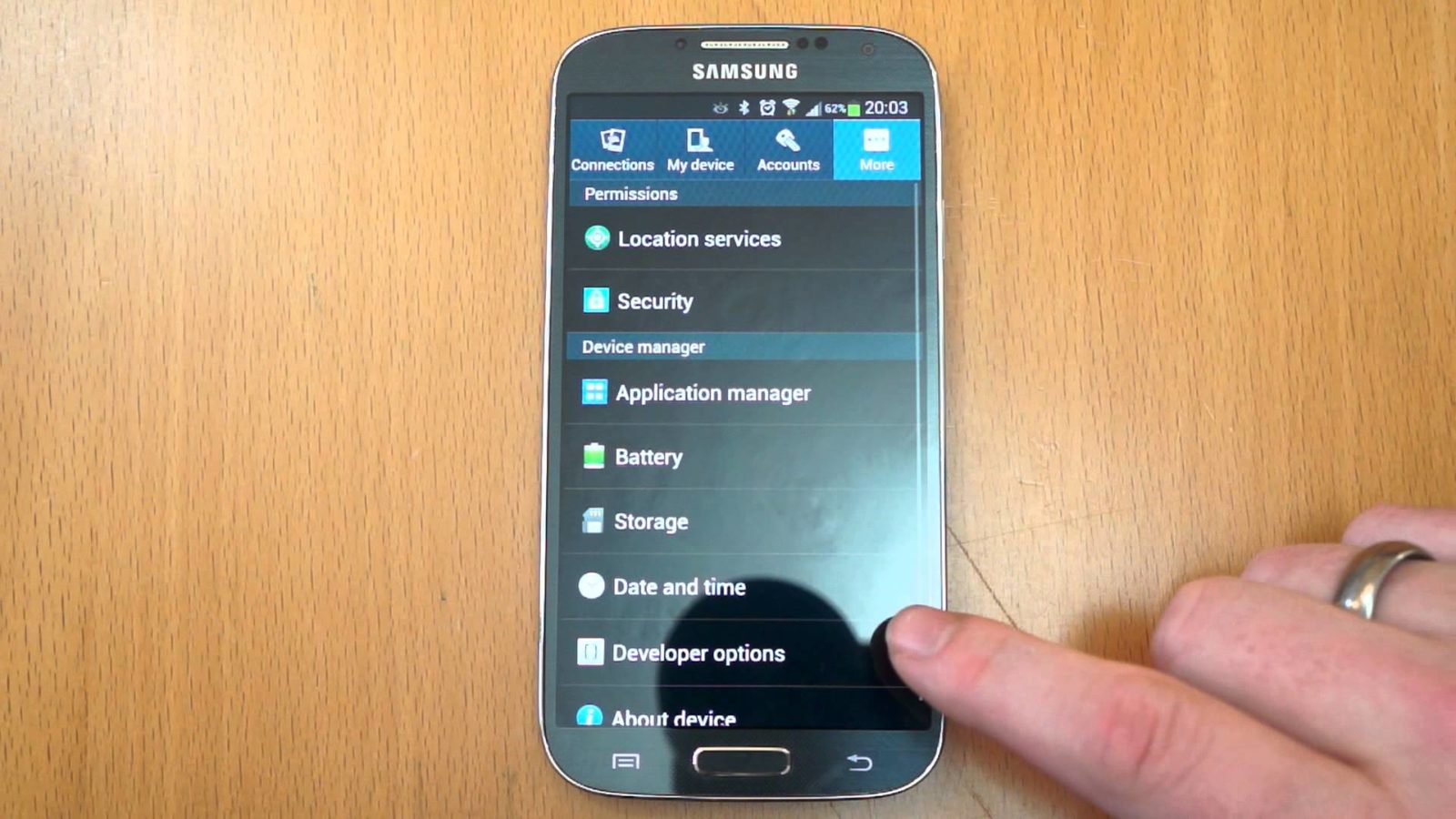 Как в самсунге сохранить фото в галерею. Samsung Galaxy s4 Mini. Самсунг s4. Экран телефона самсунг. Что такое дисплей на телефоне самсунг.